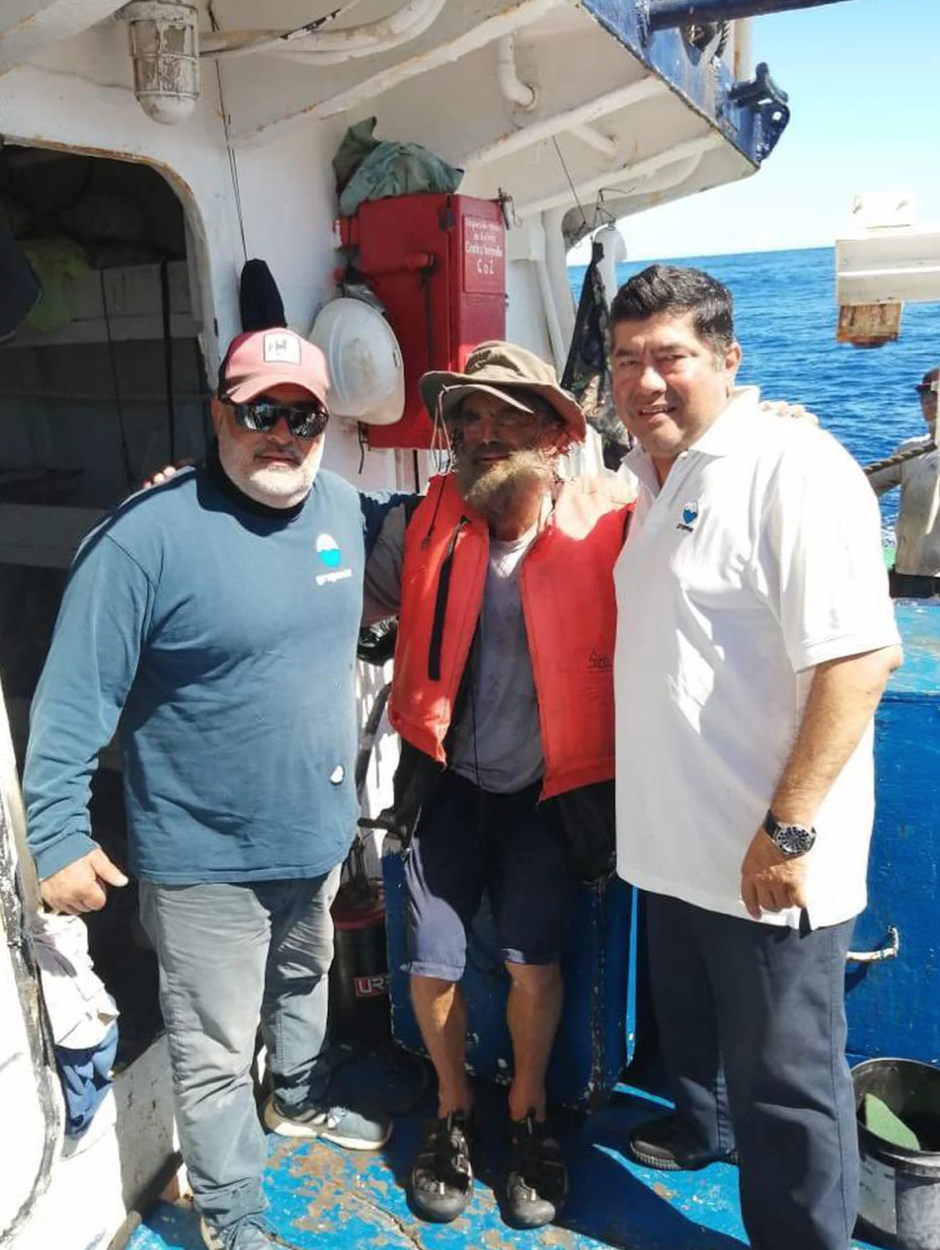 mexicanos rescatan a naufrago austraiano