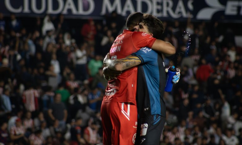 Gallos vs Chivas