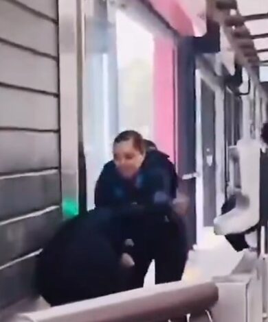 policías