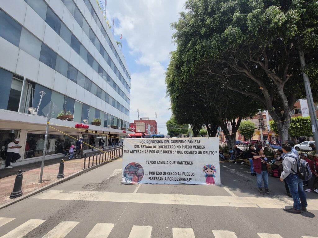 macías